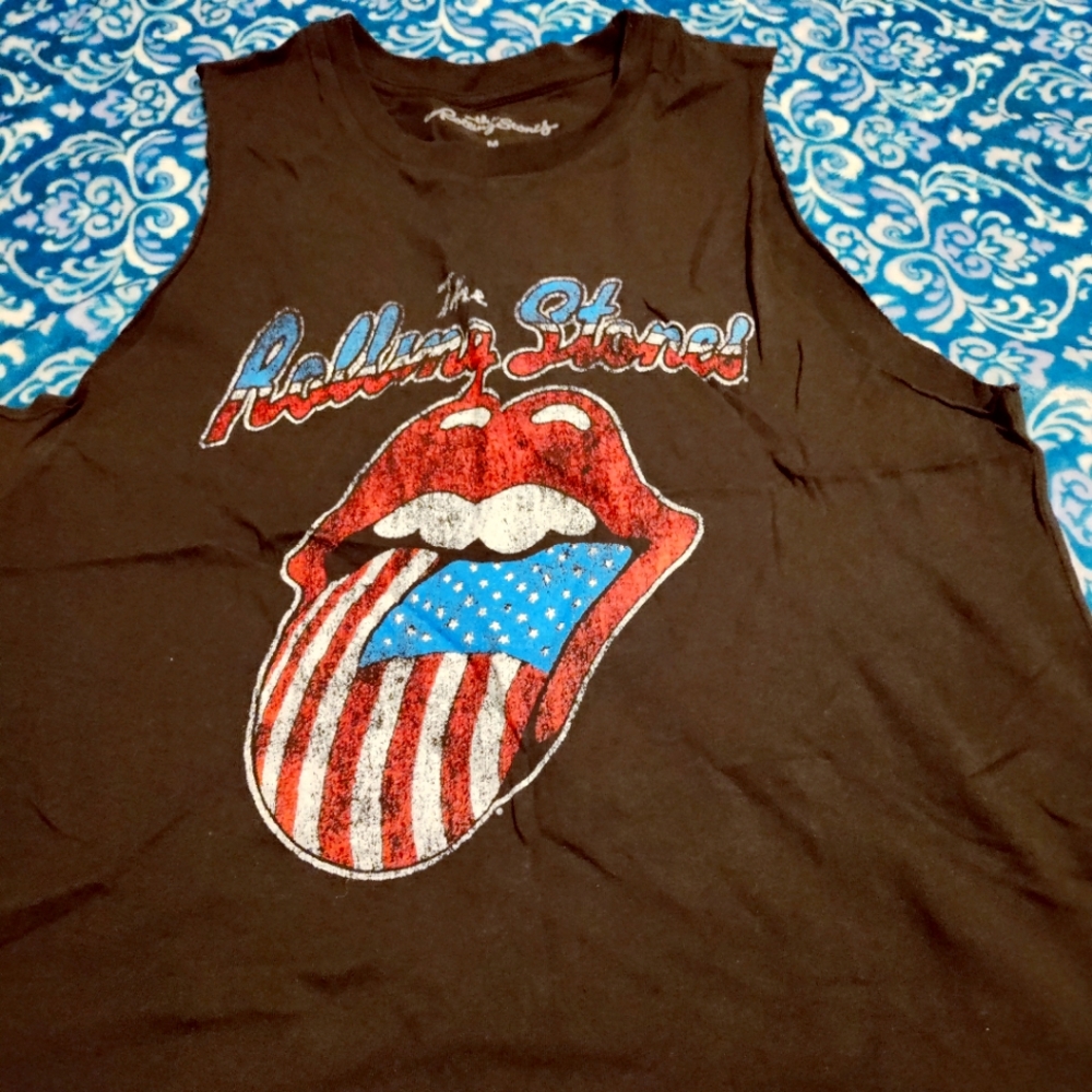 Sleeveless shirt